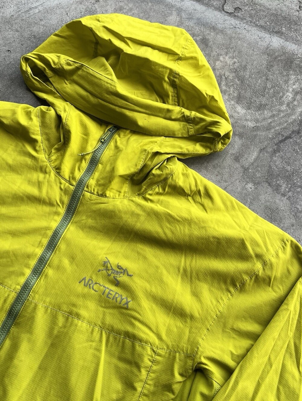 Arc'teryx Atom SL Mens Neon Green Hoodie Jacket Size Medium Yellow Insulated